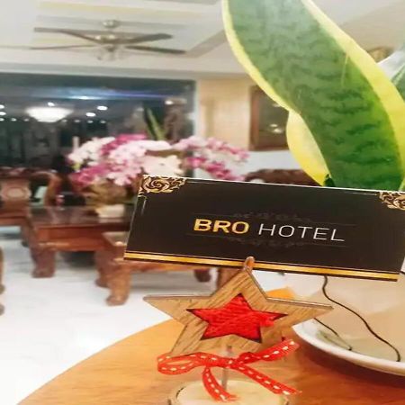 Bros Hotel Хошимин Екстериор снимка