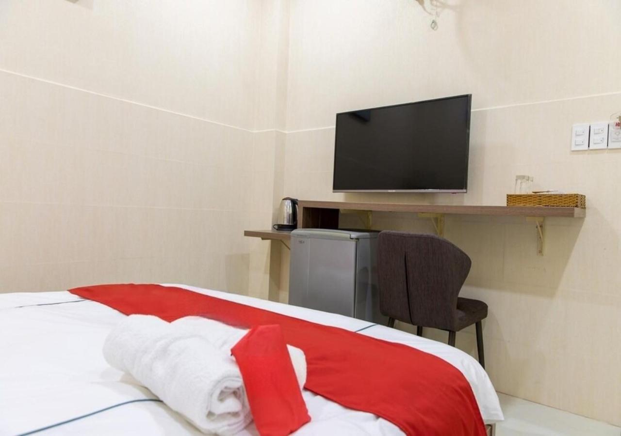 Bros Hotel Хошимин Екстериор снимка